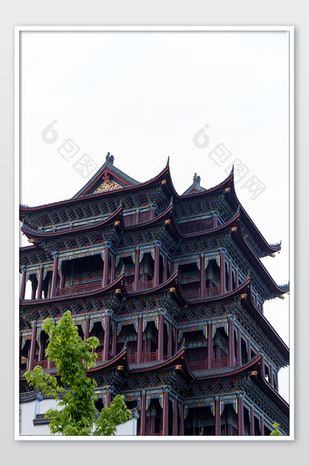 建筑古代扇子手中拿扇汉代意境中式圣诞小圣诞老人片白墙古风屋檐复古