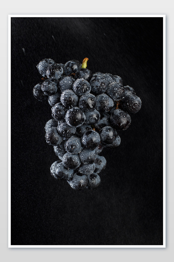 高清水果美食无籽葡萄摄影黑底图