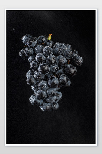 高清水果美食无籽葡萄摄影黑底图图片