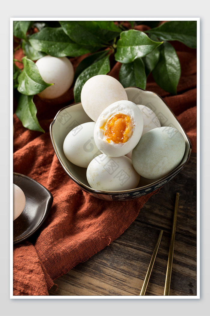 传统美食咸鸭蛋高清摄影图图片图片