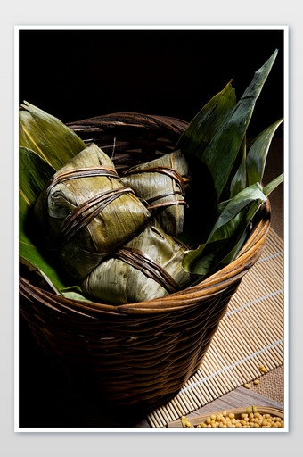 节庆食物写实粽子创意场景摄影图片