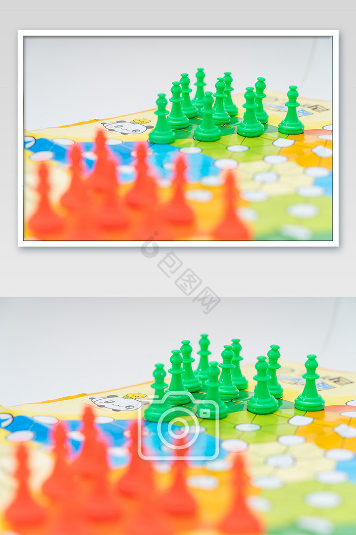 儿童玩具跳棋棋类颜色分明活泼高清摄影图图片