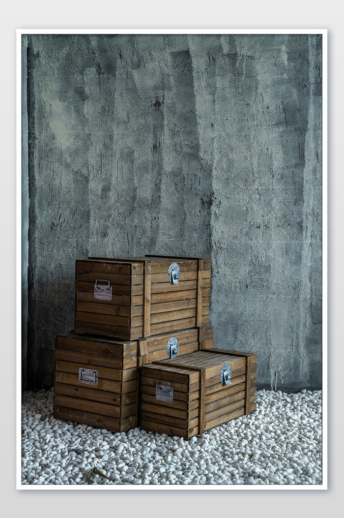 木箱子老箱子复古水泥墙石头意境高清摄影图