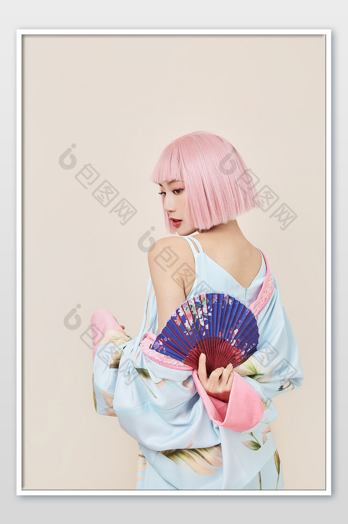 国潮复古中国风粉色头发时尚美女背影