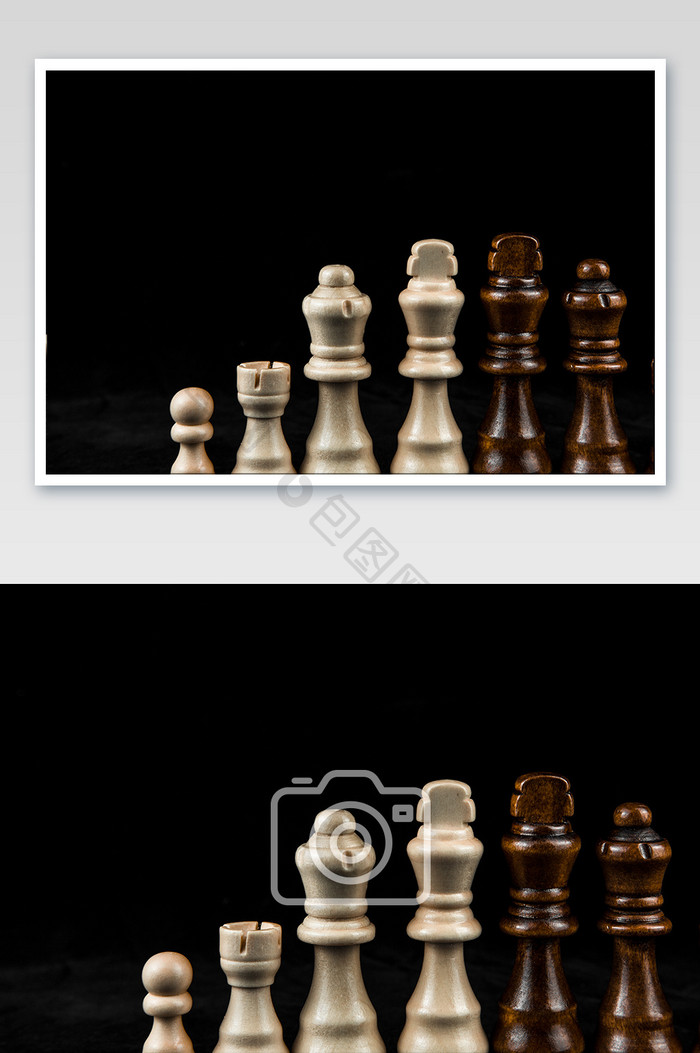 黑底棋盘国际象棋的摆拍摄影图片