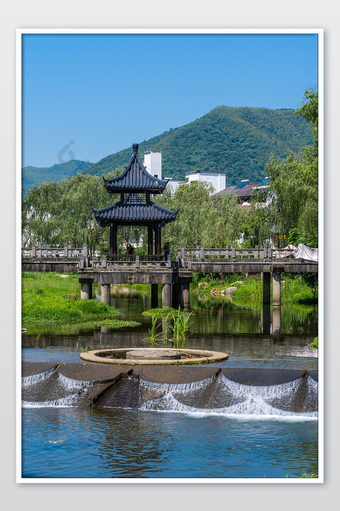 城市中式凉亭建筑河流高清图摄影图