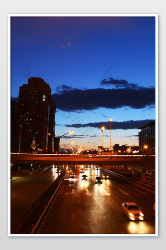 蓝色大气城市夜景灯光拍摄图片
