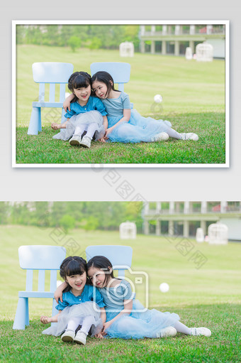 六一儿童节户外坐草地童年活泼欢乐图片