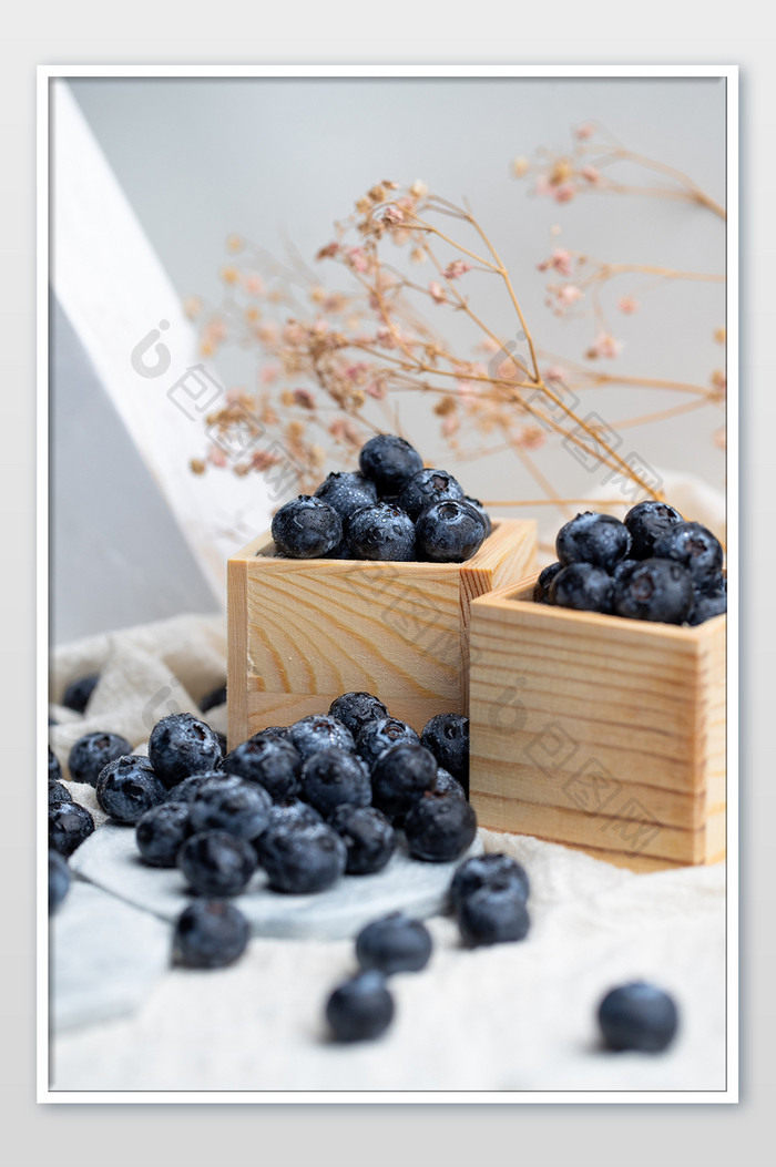 温馨恬静蓝莓水果创意场景摄影图片