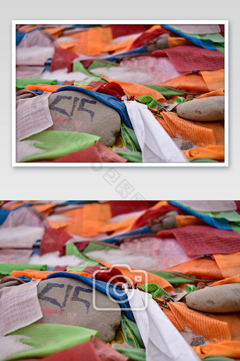 西藏藏传佛教玛尼堆经幡摄影图片