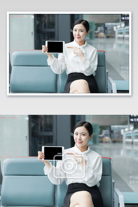 职场女性机场候机使用平板展示片