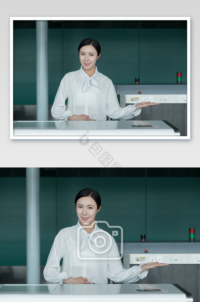 机场值机柜台服务人员形象展示摄影图片