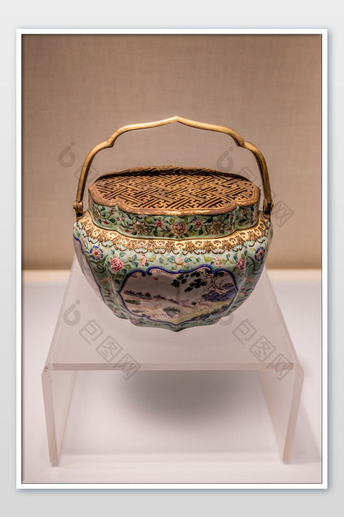 故宫博物院粉彩瓷器吊篮摄影图片