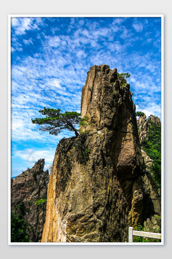 安徽黄山悬崖峭壁连绵起伏奇松石笋高清图图片