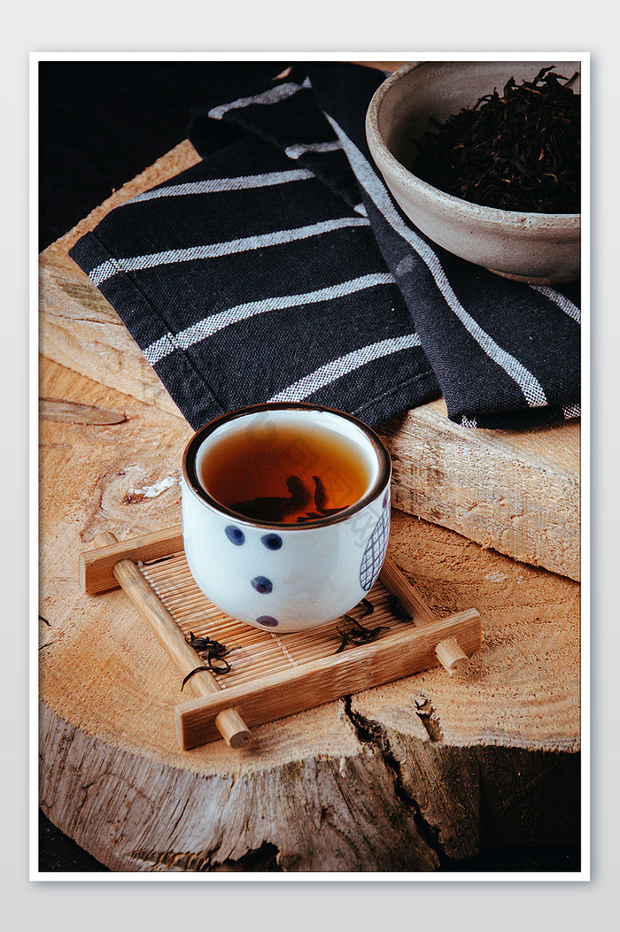 陶瓷中式茶道茶盏摄影图