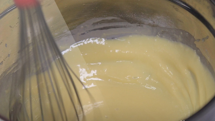 打蛋液实拍巧克力面粉蛋糕烘焙视频素材
