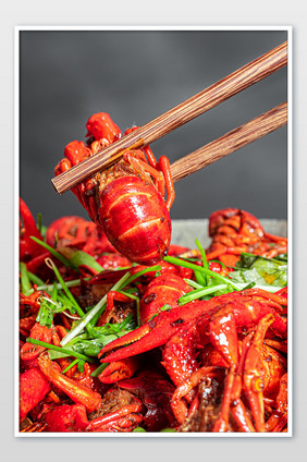 红色诱人的美味小龙虾烧烤美食