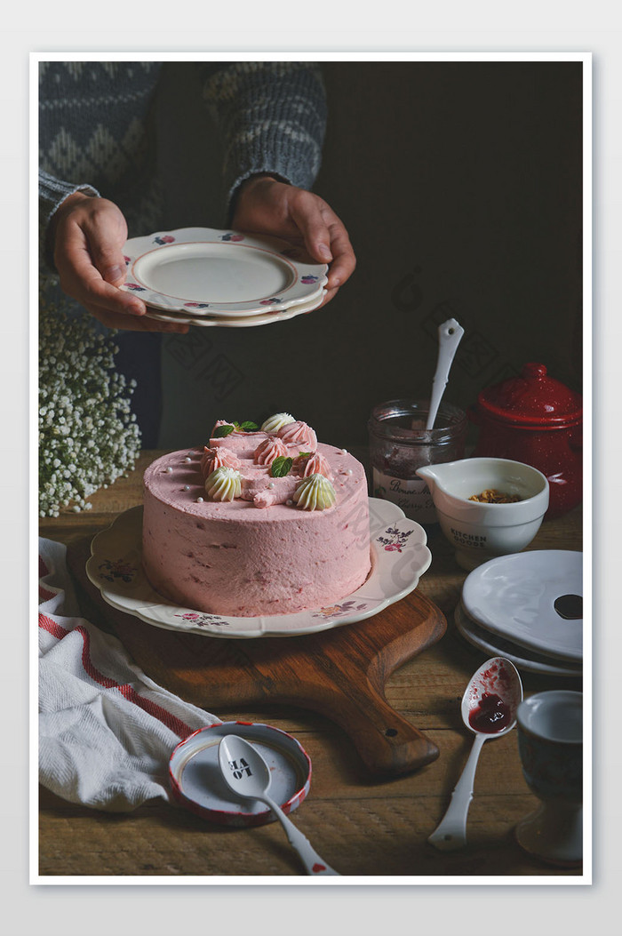 粉色蛋糕美食摄影图片