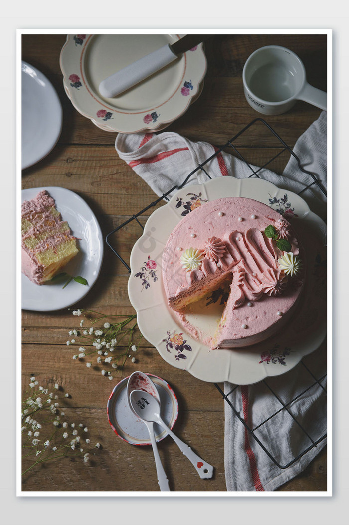 草莓蛋糕美食摄影图片