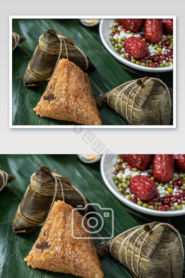 墨绿色粽叶上的粽子红枣蛋黄摄影图片