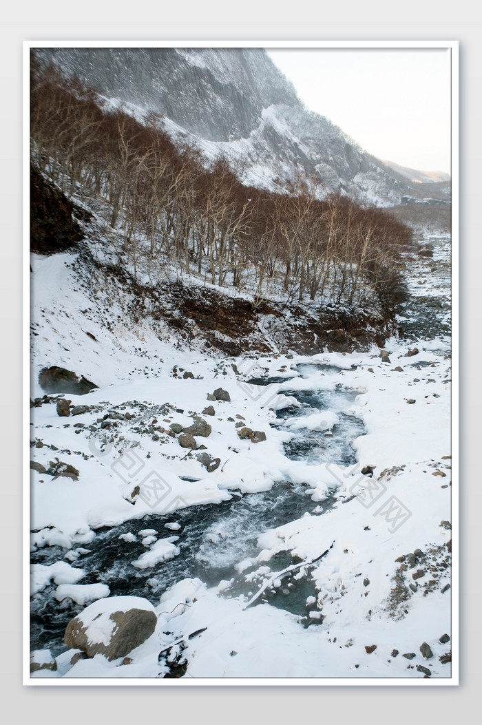 长白山冬季温泉雪景摄影图片
