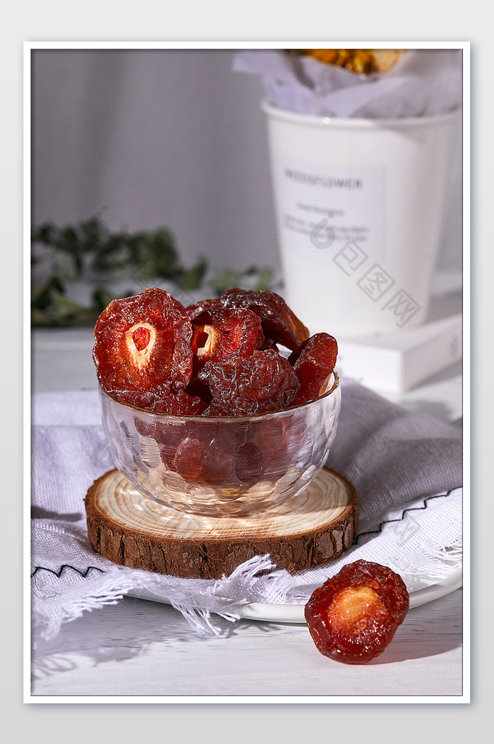 半梅果干蜜饯零食场景玻璃木板美食摄影图片图片