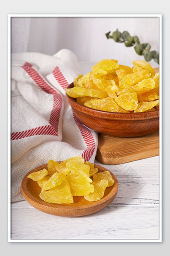 黄色菠萝干零食蜜饯果干桌布美食摄影图片