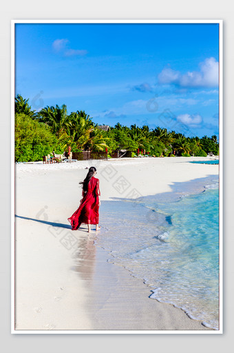 马尔代夫度假酒店海滩美女背影摄影图片
