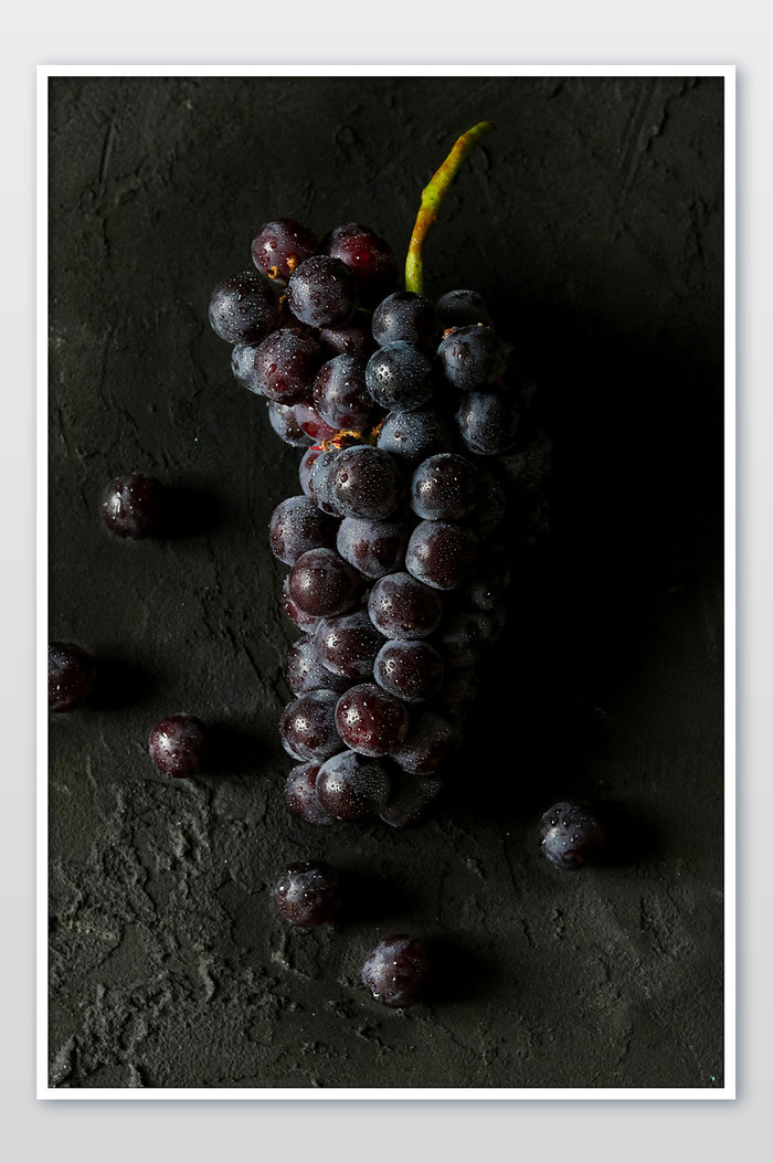水果葡萄暗调特写图片