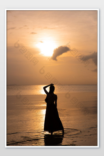 唯美夕阳菲律宾董索海滩美女背景摄影图片