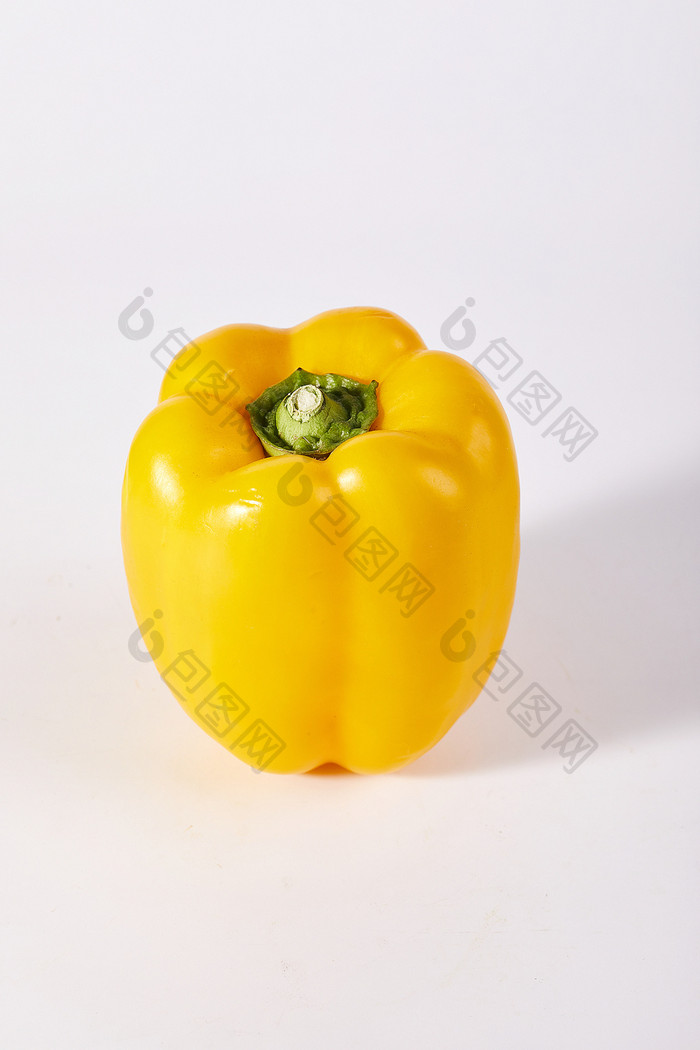 黄色彩椒辣椒蔬菜新鲜白底图美食摄影图片