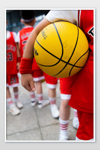 六一儿童节有趣少儿趣味集体篮球赛图片