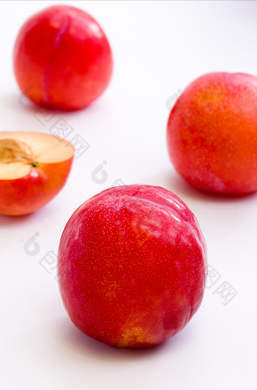 红李子竖版水果浆果酸甜口感图片