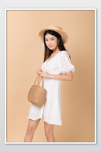 甜美女性穿连衣裙服装人像图片下载