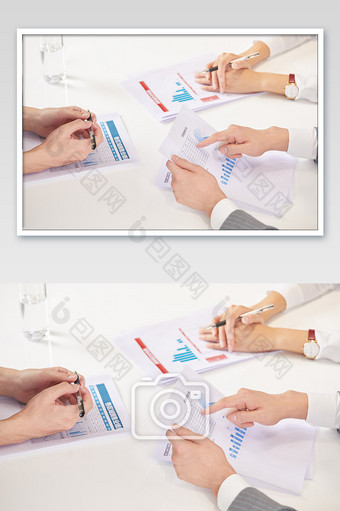 商务办公室团队办公白领手指文件特写图片