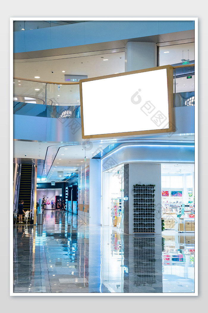商场LED屏幕空白广告位摄影图