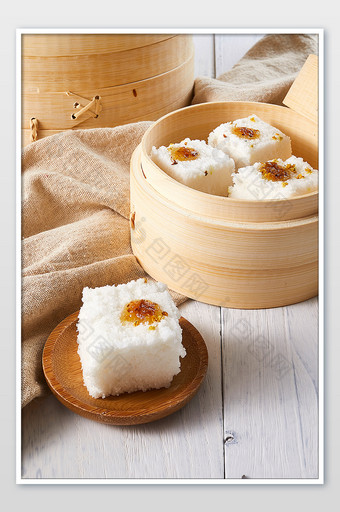 白色桂花糕蒸笼小吃米糕点心美食图片