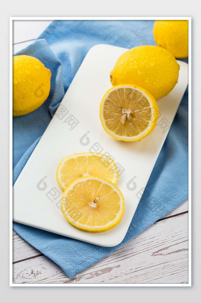 新鲜水果切开柠檬片摄影图