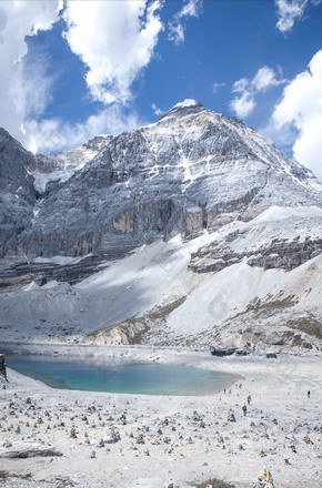 壮美雪山五色海自然风光摄影图片