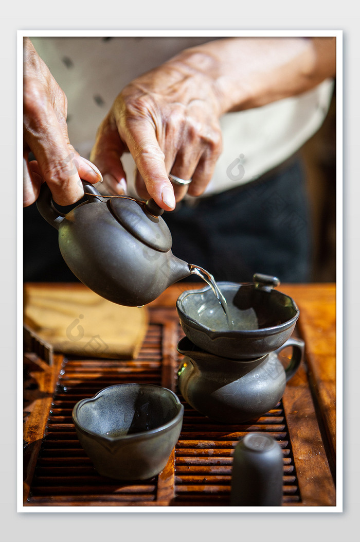 瓷茶中国传统茶汤茶道陶杯茶文化摄影图