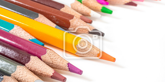 参差不齐彩色绘画铅笔特写