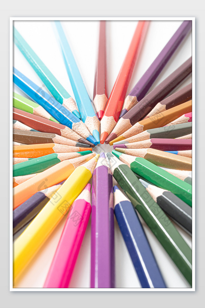 创意排列的彩色铅笔摄影图片