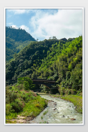 夏季度假旅游休闲乡村溪流小河石桥