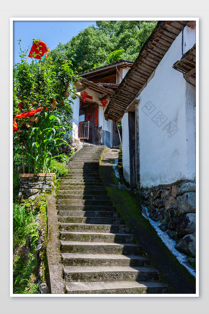 乡村休闲旅游民宿白墙黑瓦台阶摄影图