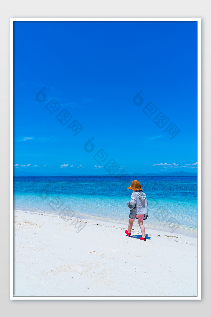 海滩风景度假儿童游玩沙滩高清摄影图