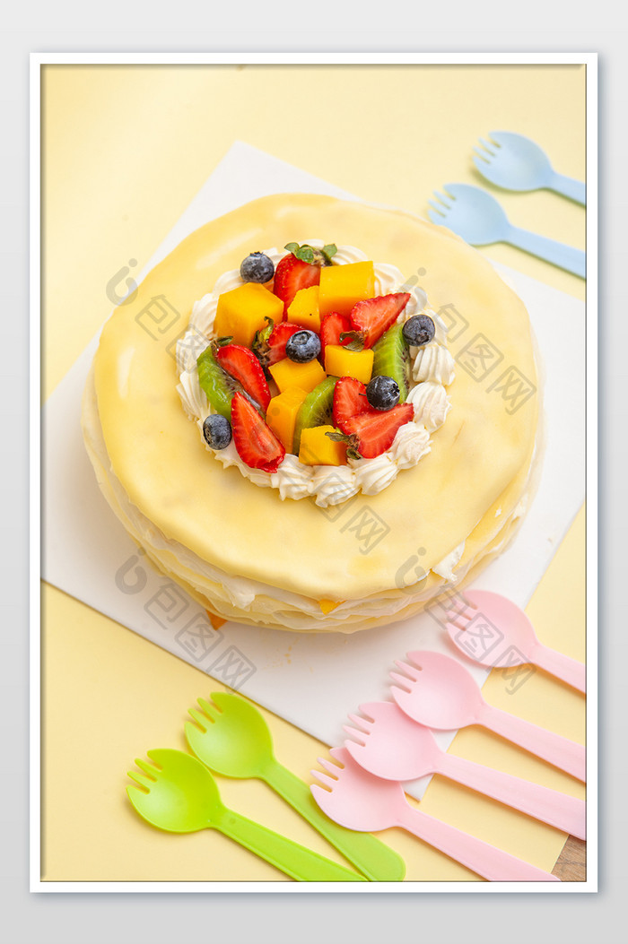塑料汤勺可爱蛋糕嫩色摆拍西式糕点摄影图