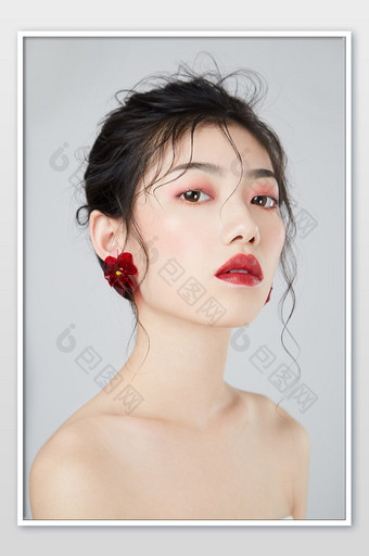 清新气质红唇美女妆容杂志海报封面图图片