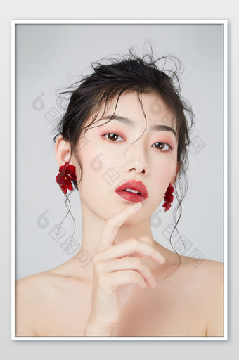 清新气质美女夏日气质妆容杂志海报封面图图片