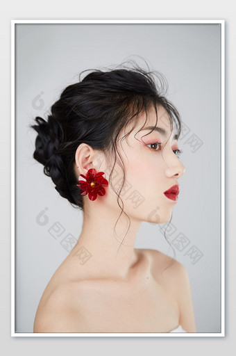清新气质美女妆容侧面红唇杂志海报封面图图片
