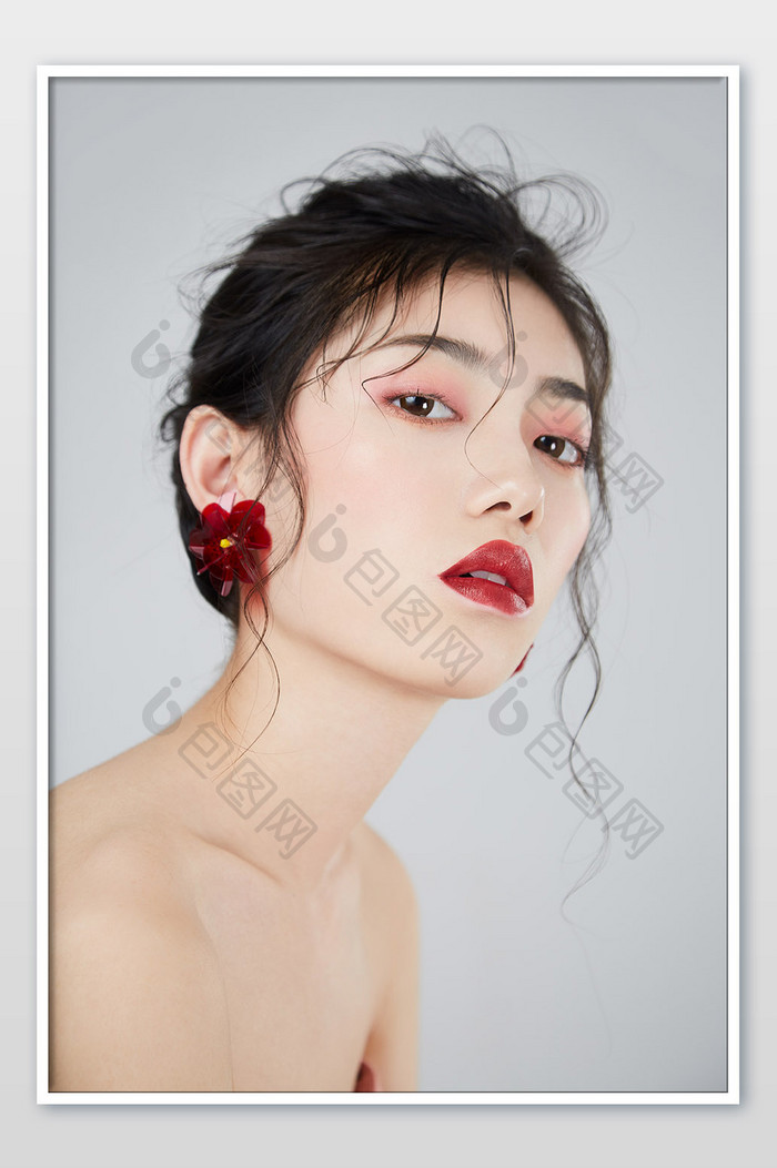 清新夏日性感气质美女妆容杂志海报封面图